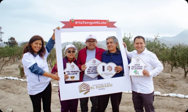 Familia recibe su lote en El Dorado con el marco Ya Tengo Mi Lote